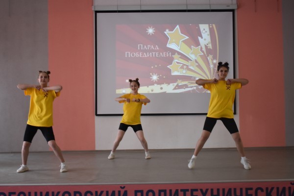 Зажигательный танец от отряда Друг 600 400